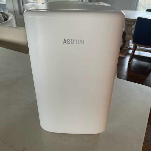 Mini Fridge - Picture 3 of 4